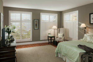 Plantation shutters with Divider Rail
